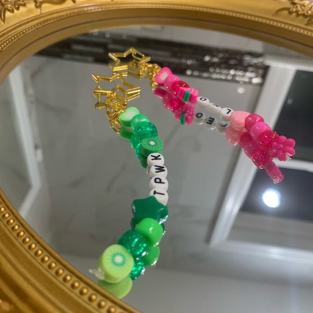 🥝💚Treat People With Kindness Key Chain 💚🥝